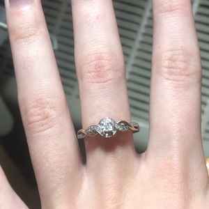 14k diamond and white gold ring